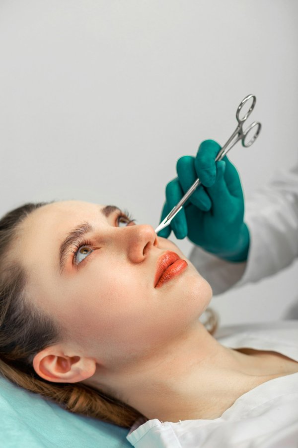 Rhinoplastie à Bordeaux : révélez la beauté de votre nez